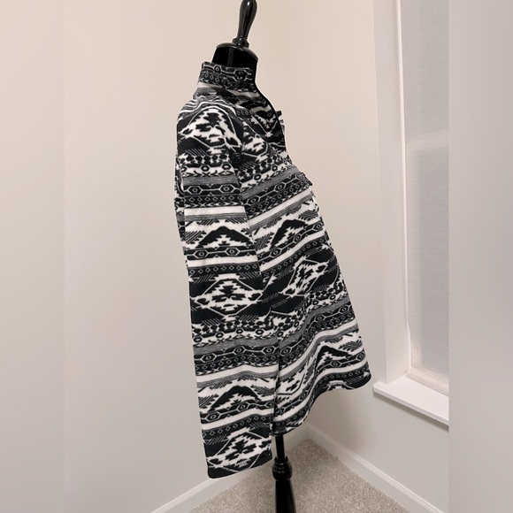 Women’s Eddie Bauer Tribal 1/4 Zip Fleece Pullover - Picture 4 of 5